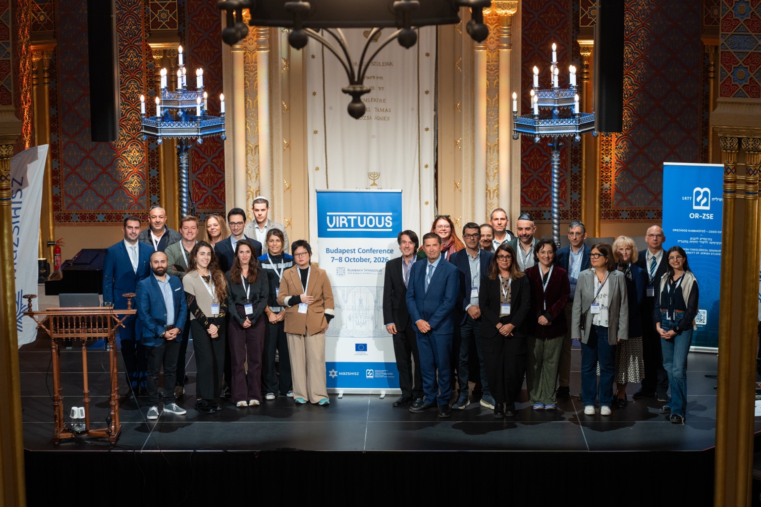 Foto di gruppo alla conferenza VIRTUOUS, Sinagoga di Rumbach, Budapest, 7–8 ottobre 2026
